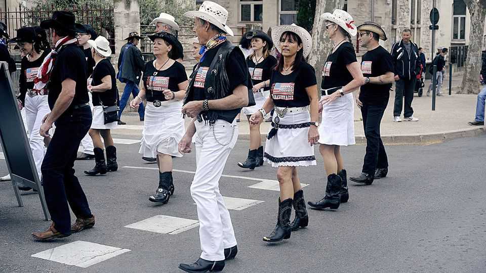 法国为何迷上美式乡村排舞