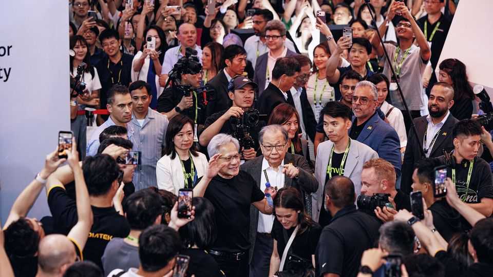 Jensen Huang 如何成为人工智能领域的 Taylor Swift