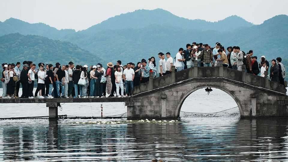 调休之苦：中国公众对“黄金周”休假制度的不满与反思