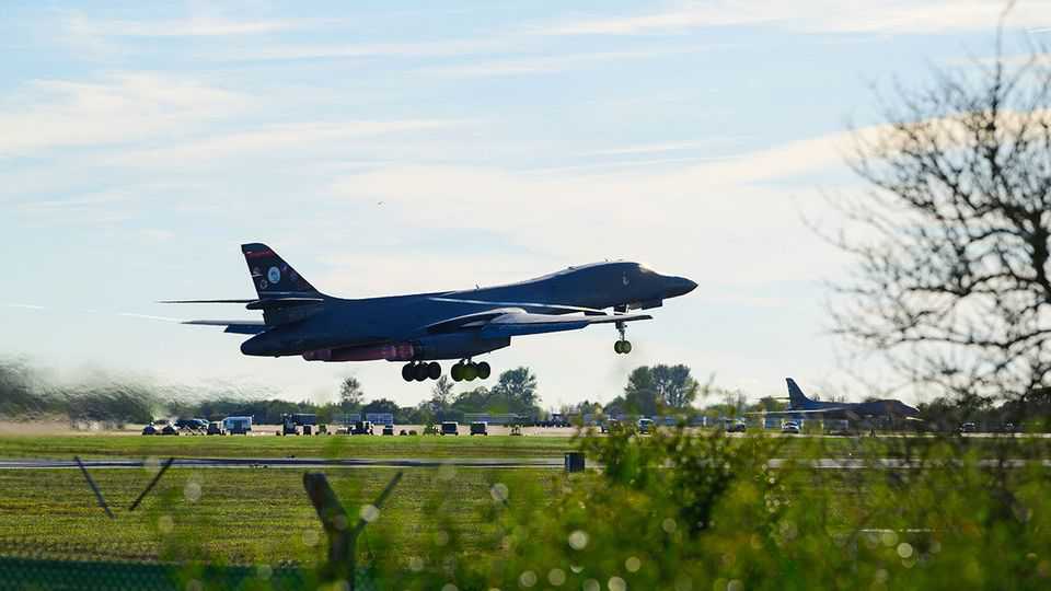 美军轰炸机撤离英国空军基地